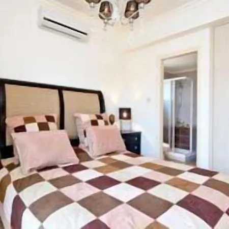 Amadora Luxury Villas *