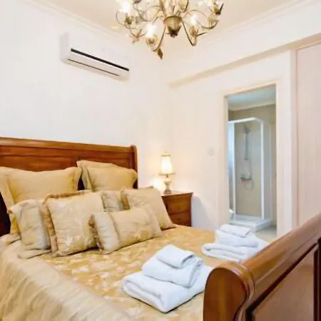 Amadora Luxury Villas *
