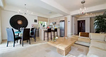 Amadora Luxury Villas *