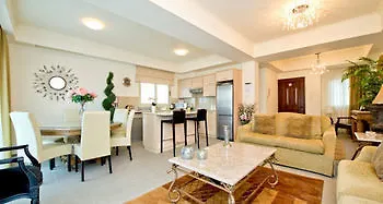 Amadora Luxury Villas *